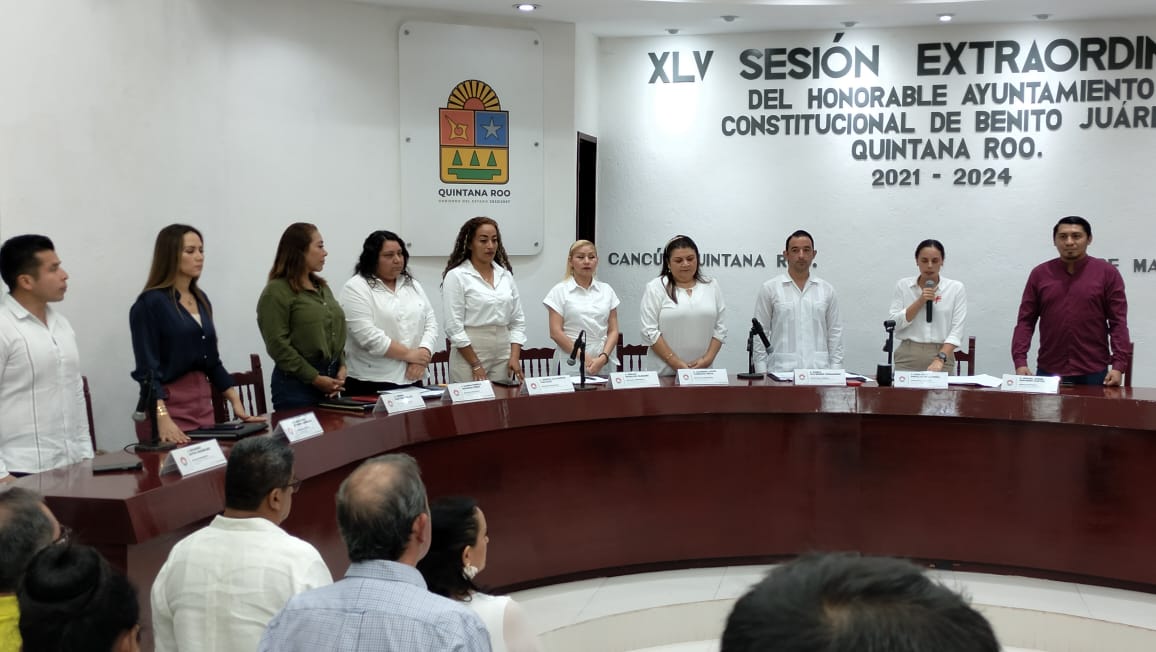 Rinden protesta tres suplentes como regidores en Cancún
